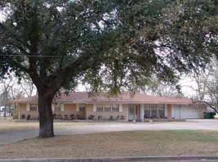401 N Woodrow St, Madisonville, TX 77864