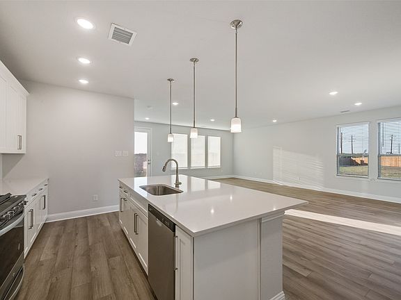 4th image of 2021 Dandelion Dr