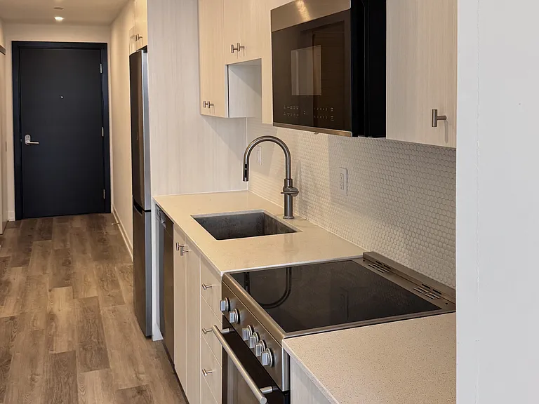 15 Wellington St S #1705 — Photo 9
