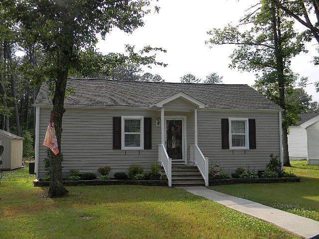 1st image of 223 Pine Pl