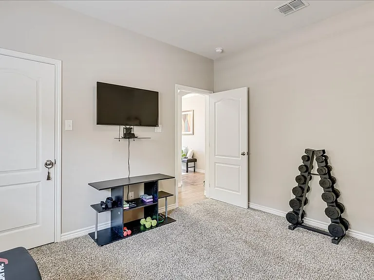 7610 Quartz Dr — Photo 32