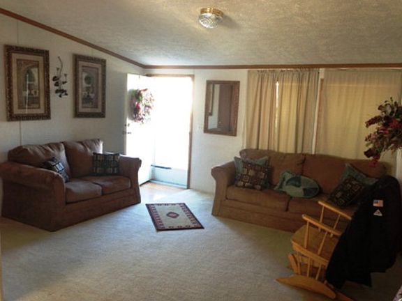 3rd image of 636 Elmwood Dr