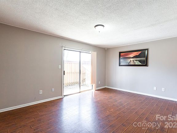 3rd image of 1435 Riverwood Ct