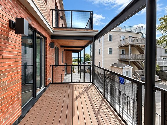 3rd image of 804 E 7th St #203