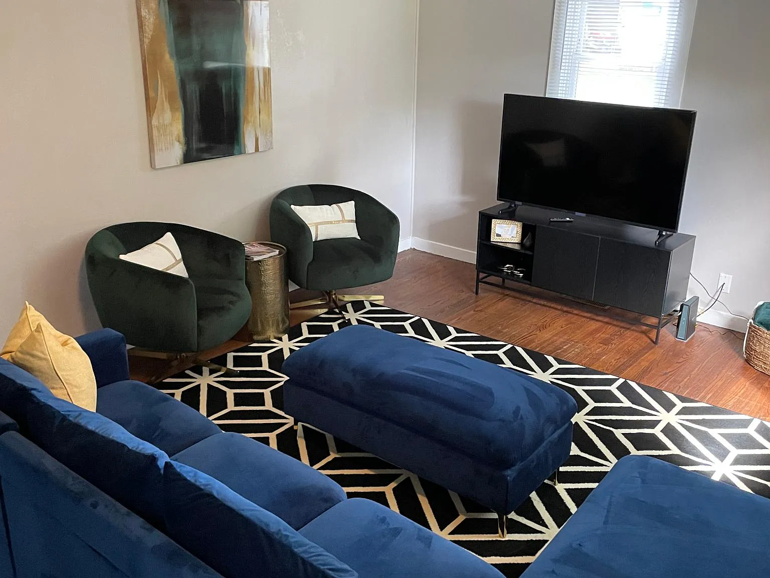 4 bed, 1300 sqft, $2,250 — Photo 3
