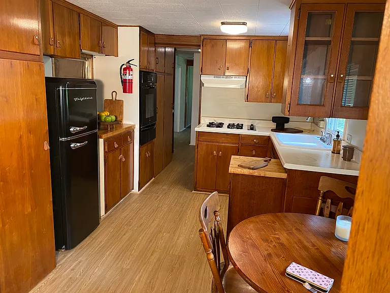 eat in kitchen