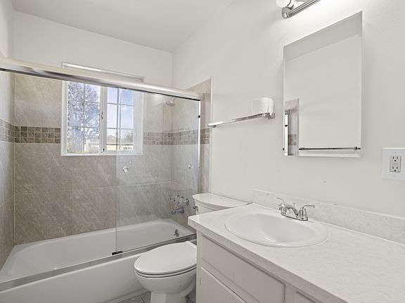 2nd image of 610 Chiquita Ave APT 2