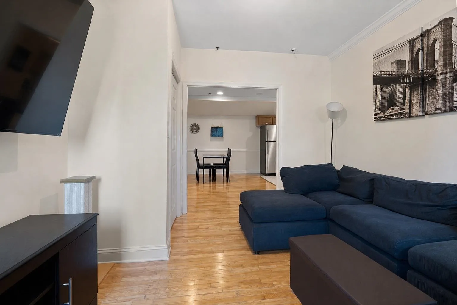 3 bed, 2.0 bath, 1400 sqft, $4,500 — Photo 2