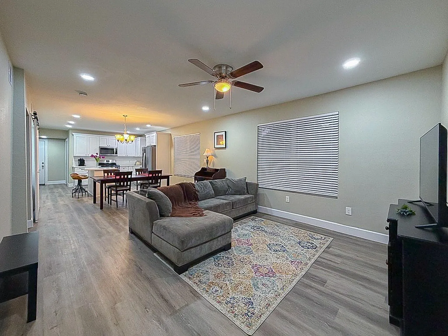 3 bed, 2.0 bath, 1218 sqft, $1,700 — Photo 1