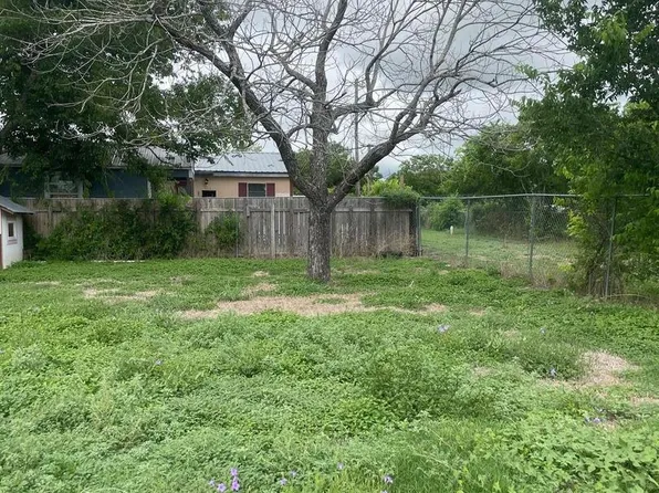 206 E KLEIN ST, Marion, TX 78124