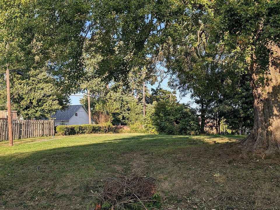 2nd image of 213 S 11th St