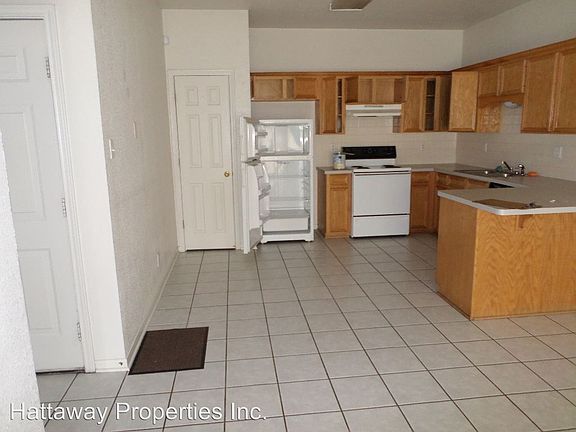 3rd image of 3206 Raven Dr APT B