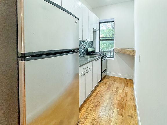 4th image of 897 Greene Ave #5B