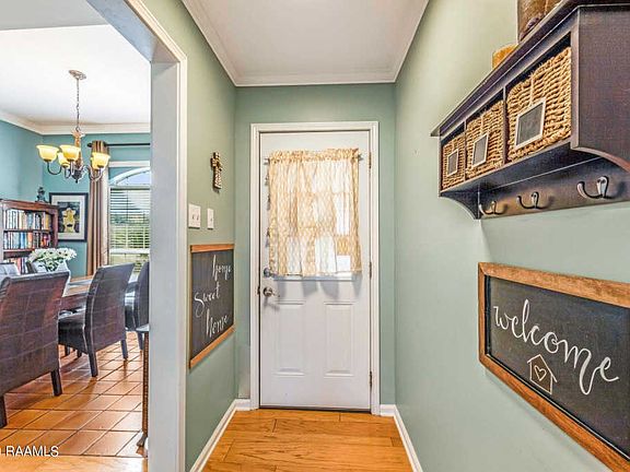 5th image of 200 Silver Creek Cir