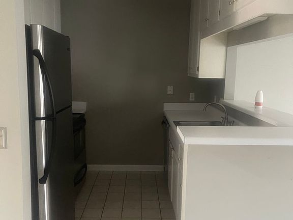 3rd image of 124 W Briar Dr