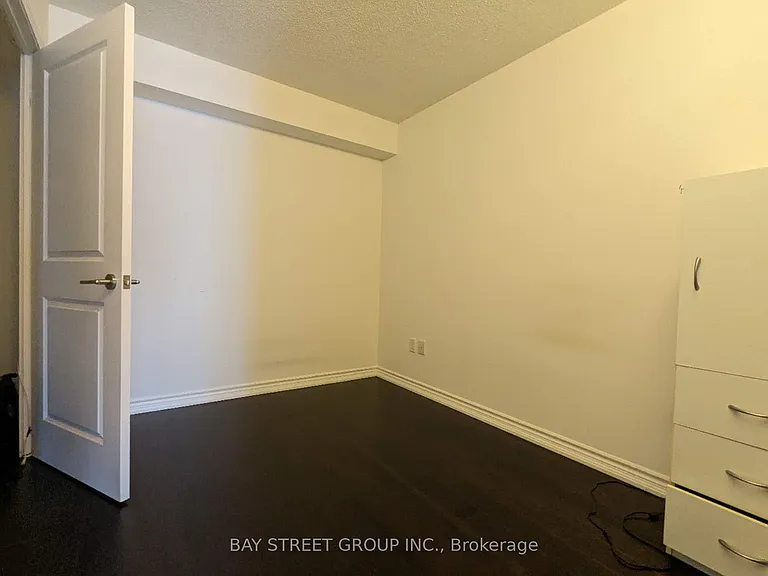 386 Yonge St #1809 — Photo 10