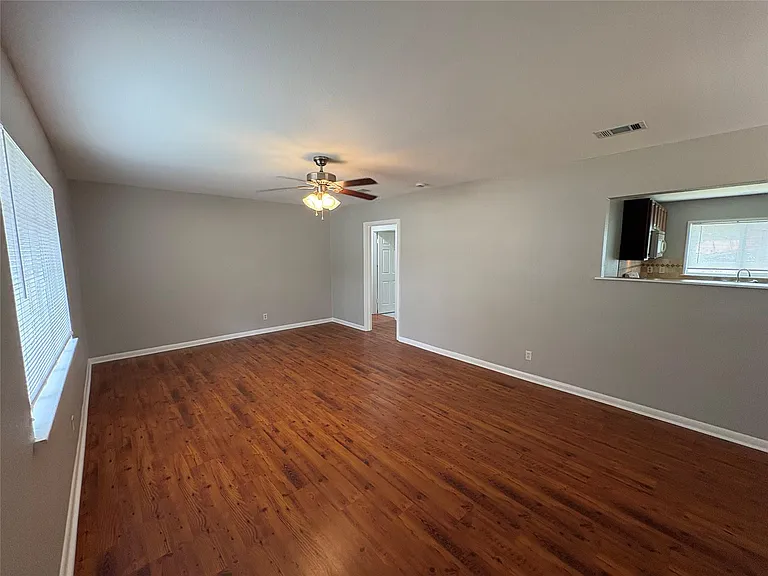 1307 Corona Dr — Photo 4