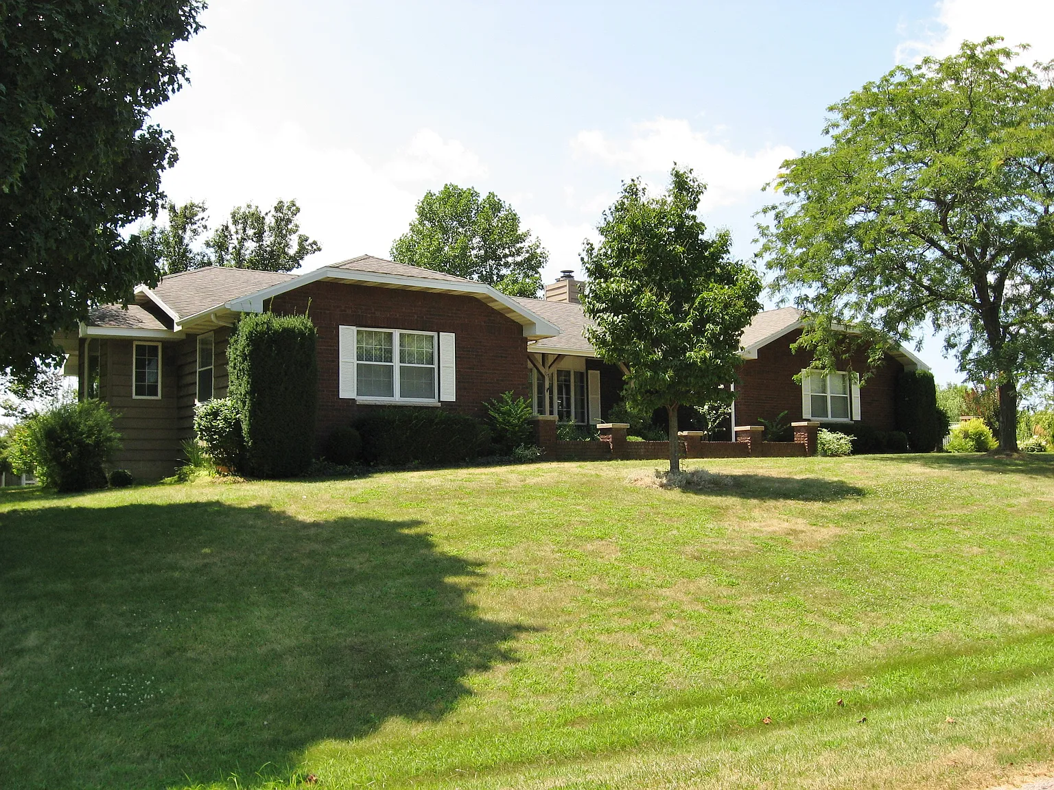 117 Country Lake Dr photo 1