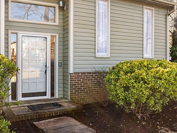 4th image of 22 Berea Forest Cir