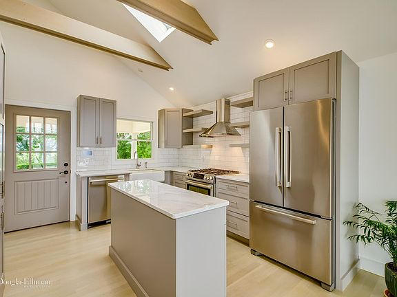 4th image of 20275 Soundview Ave
