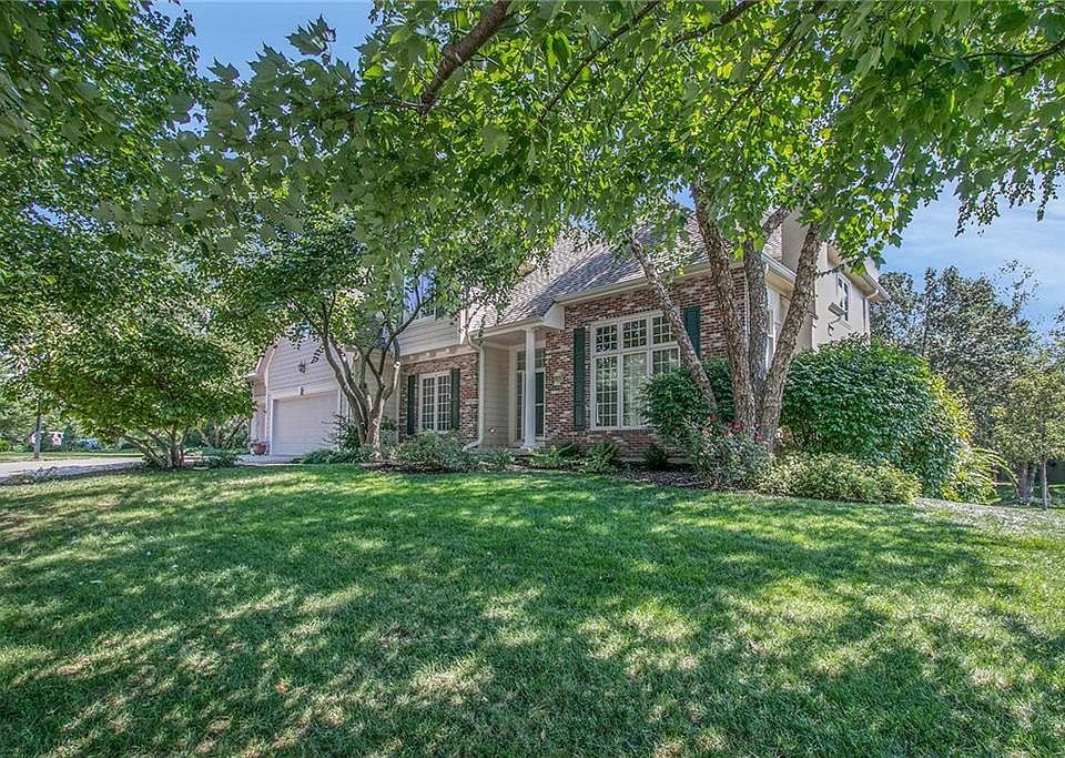 Be the first to see this spacious Worthington home with over 4300 sf of living space.