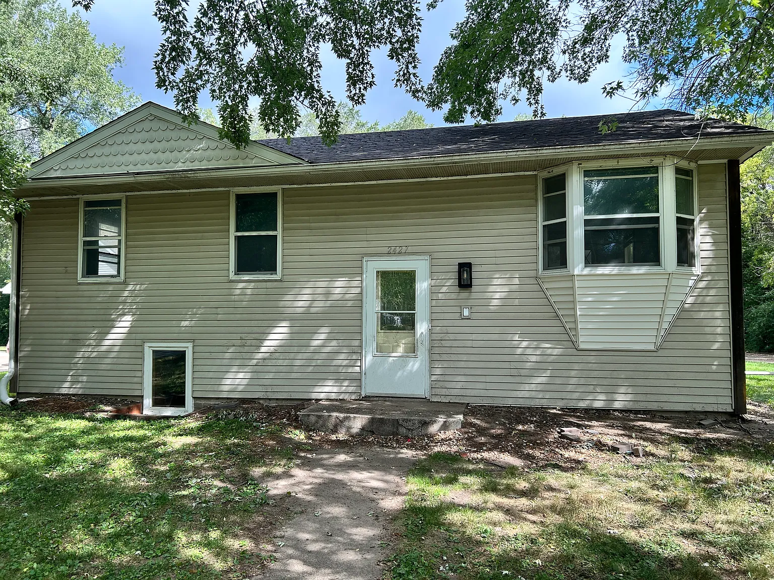 4 bed, 2000 sqft, $2,495 — Photo 1