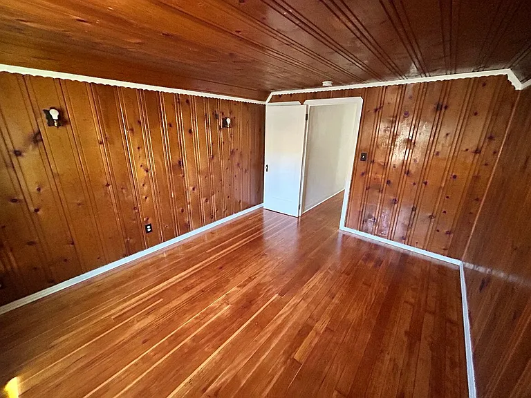225 Sunset Blvd — Photo 27