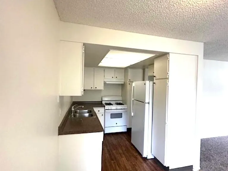200 W Main St #7 — Photo 4