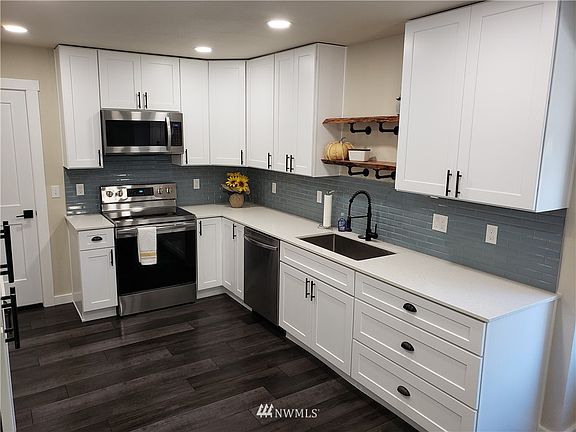 4th image of 875 Albion Ave SE