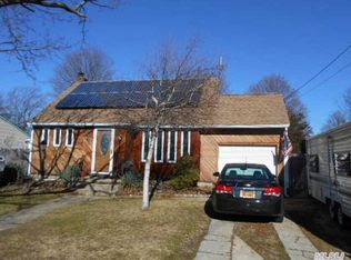 61 31st St, Copiague, NY 11726