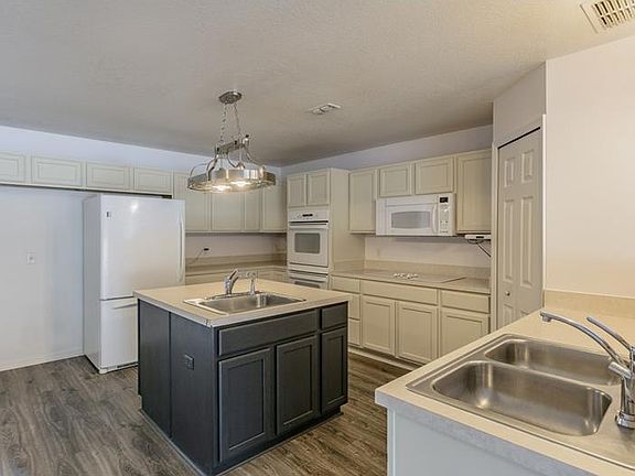 2nd image of 6103 Sunset Vista Dr