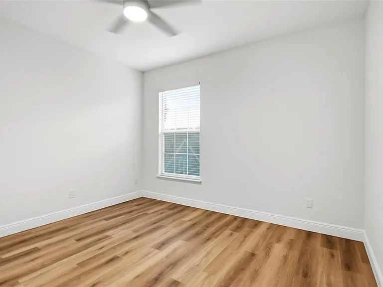 912 Waterside Dr — Photo 32