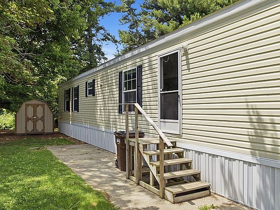 2nd image of 132 Villa Dr