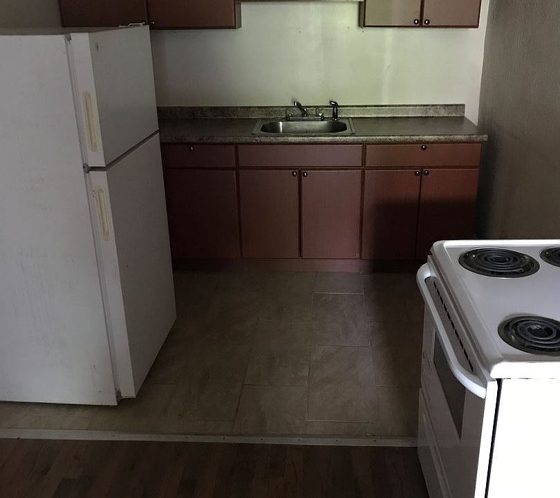 2nd image of 17 W Rockland St