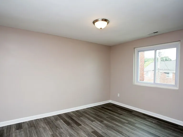 Wildwood Gardens Apartments — Photo 15