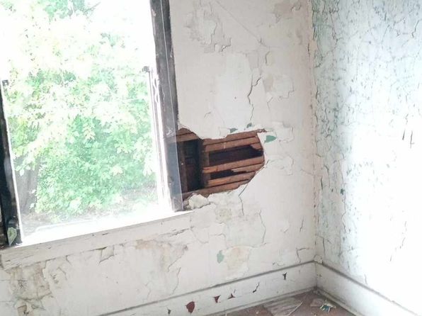 detroit-michigan-245793111 picture