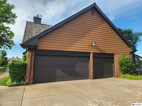 2nd image of 9937 Broadmoor Rd