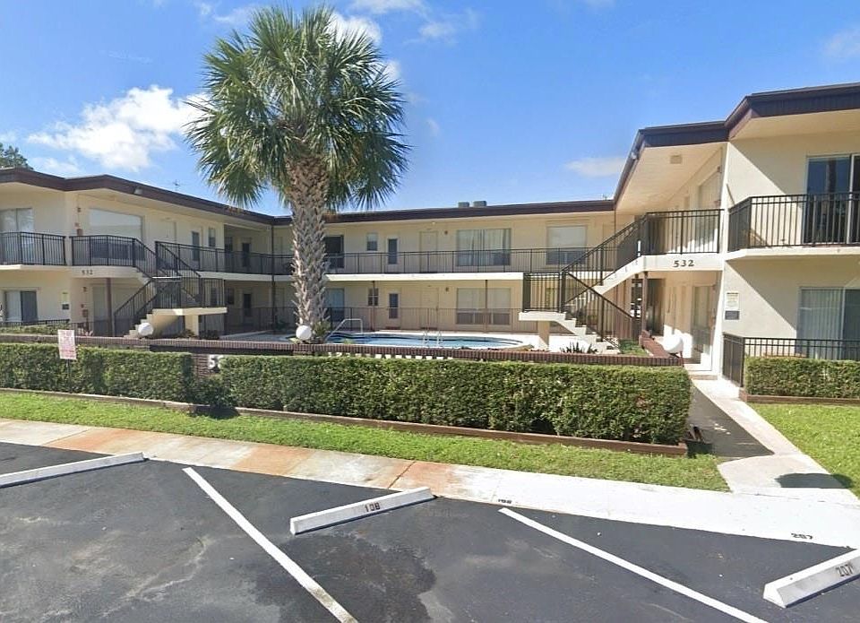 1st image of 532 S Crescent Dr #202