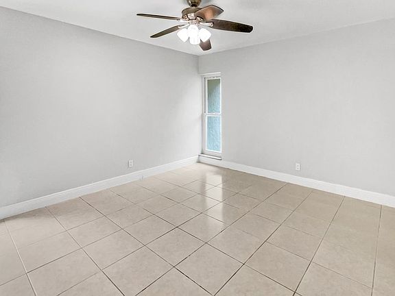 3rd image of 5308 W Palm Cir #5