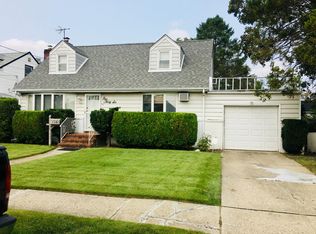 136 Arlington St, Mineola, NY 11501