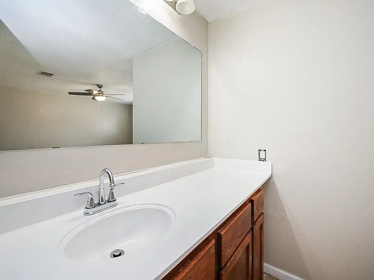 1114 Blue Diamond Dr — Photo 12