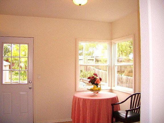 breakfast area in kitchen