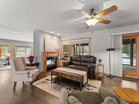 2nd image of 2201 16th Ave SW