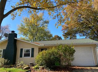 702 Trotter Ln, Berea, OH 44017