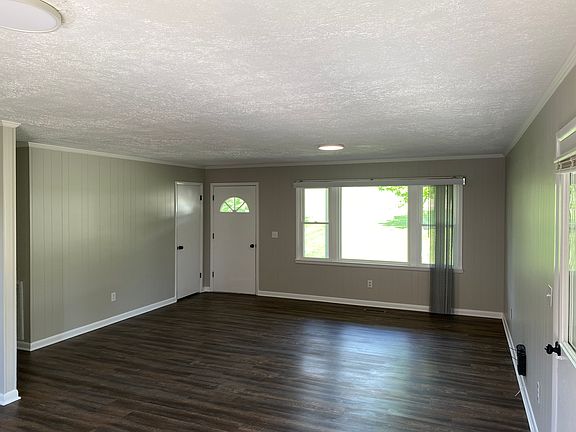 3rd image of 147 Riddleton Cir