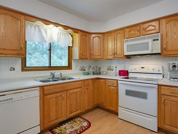 5th image of 2078 Burr St