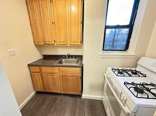 215 E 201st St #1AA, Bronx, NY 10458