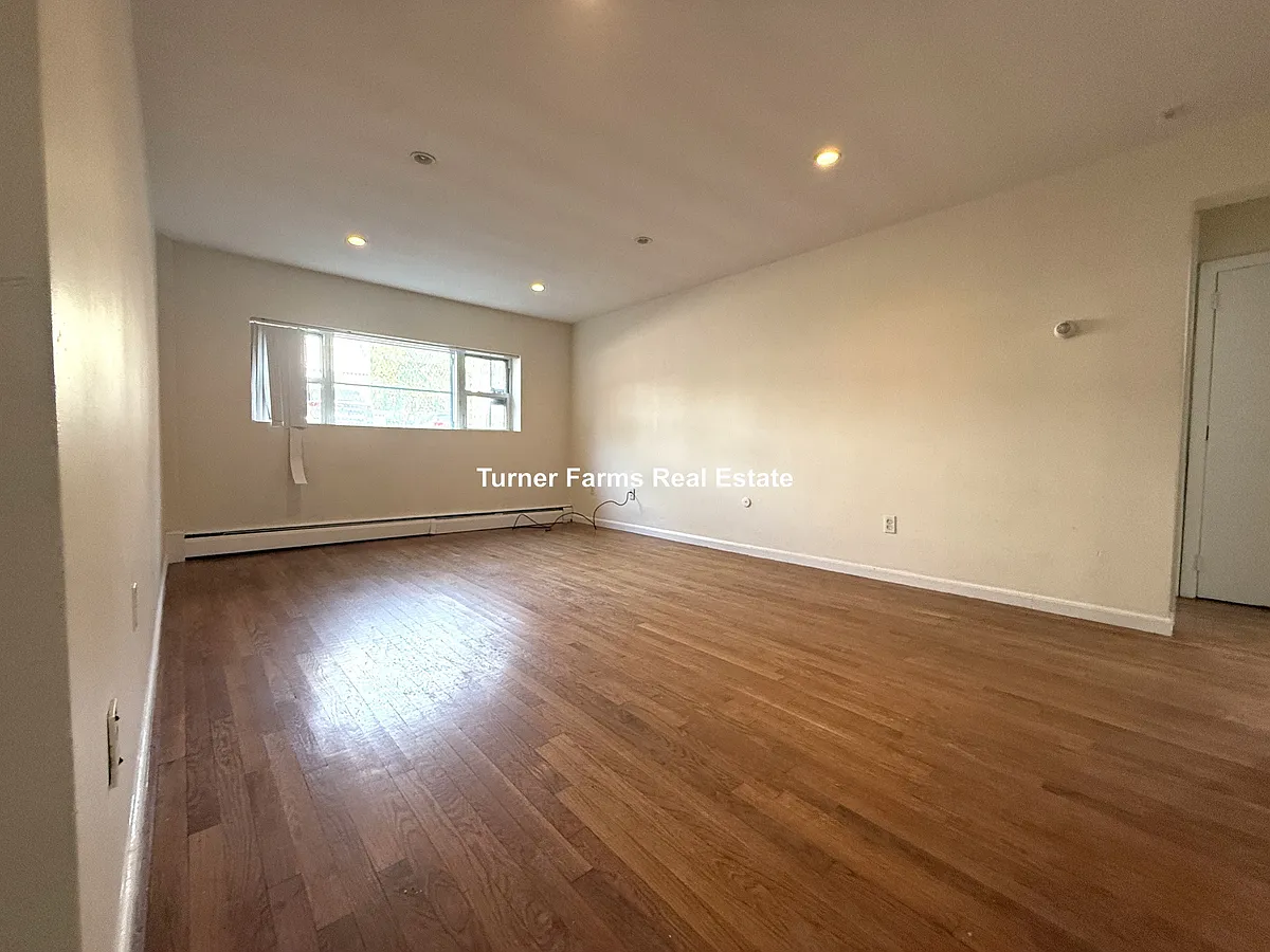 Building Photo - 34B Gardner St #4