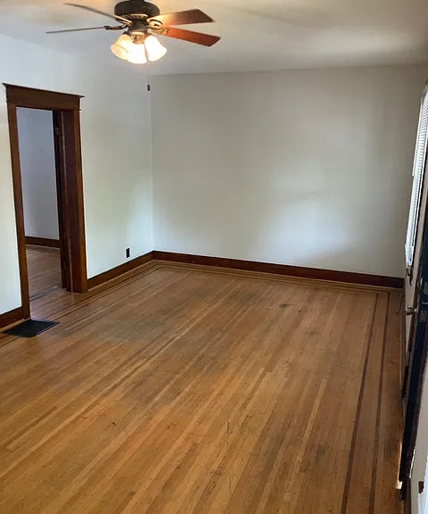 2124 Crittenden Dr — Photo 1
