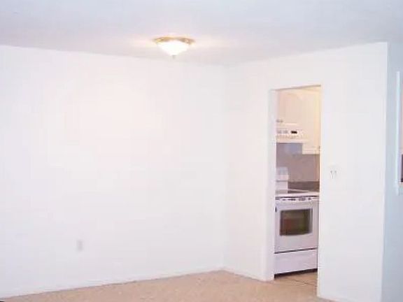 3rd image of 30 Stony Brook Dr APT A5